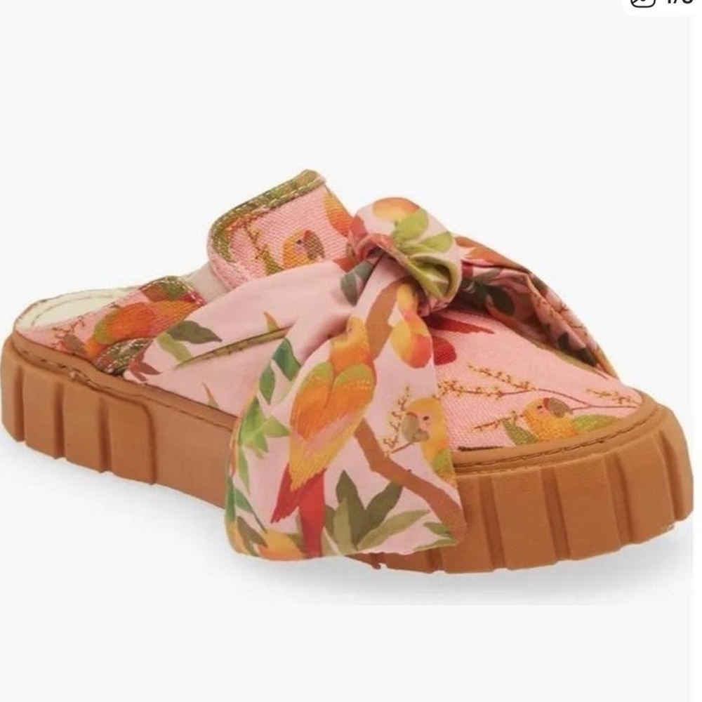 Farm Rio Mango Tree Platform Mules